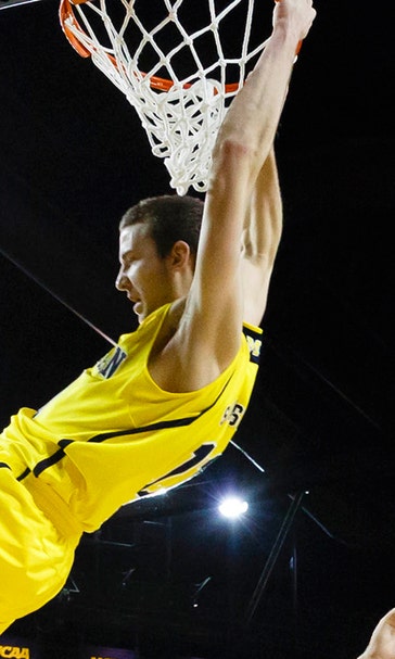 Michigan moves into 1st place in Big Ten with win over Michigan St.